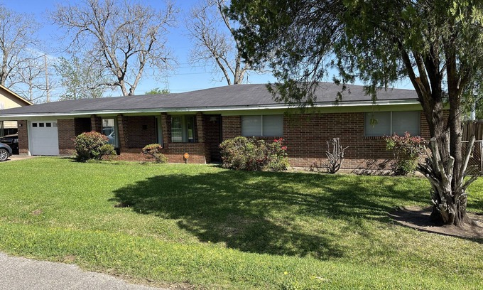 Beaumont House | Traditional 3-bedroom home with modern amenities