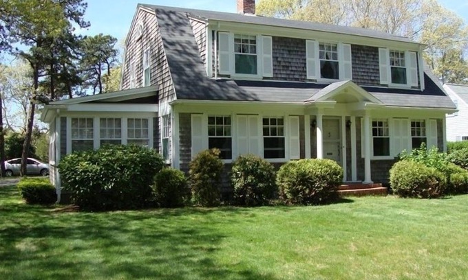Osterville House | Traditional 4BD Cape on Wianno Golf Course. Walk to Village/Marina w/Beach Pass.