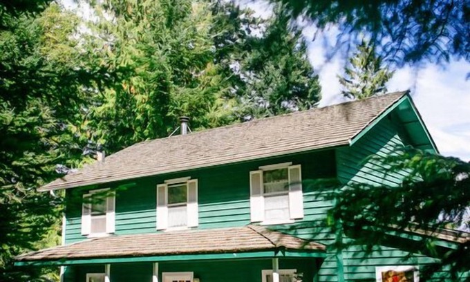 Olga House | Traditional Beach House, Mt. Baker Views, Perfect for Families or Friend Groups