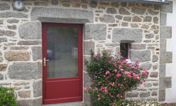 Tregunc House | Traditional Breton farmhouse with garden, wood-burning stove and sauna