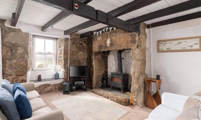 Sennen Cottage | TRADITIONAL COTTAGE, AMAZING VIEWS, CLOSE TO BEACH