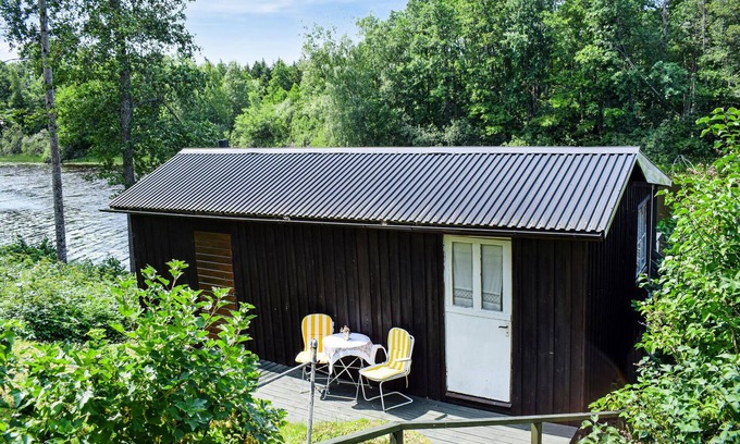 Ankarsrum House | Traditional cottage directly on the water