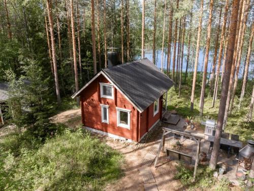 Uurainen Ski Chalet | Traditional cottage with hot tub