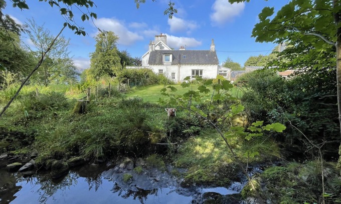 Dalmally Cottage | Traditional Farm Cottage with woodburner above Loch Awe
