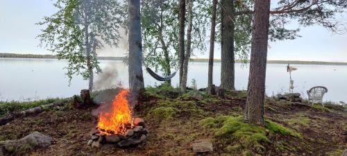 Polvijarvi Ski Chalet | Traditional Finnish lakeside off-grid cabin