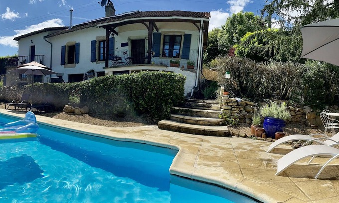 Caylus Cottage | Traditional French house with private pool and gardens.