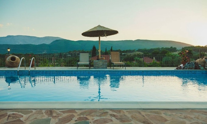 Gefira Mpania Apartment | Traditional apartement with pool for relaxation moments