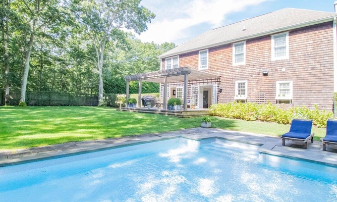 Sagaponack House | Traditional house, open floor and spacious living, formal dining room,.