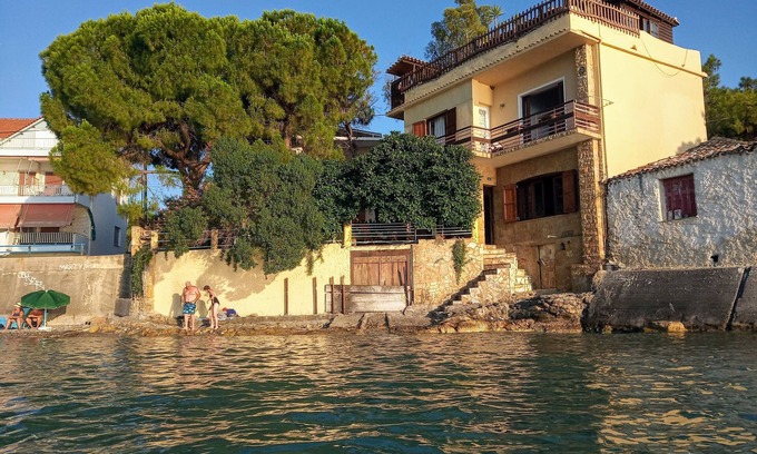 Diasella House | Traditional house over the sea wave