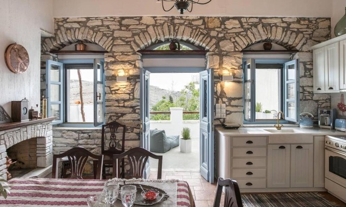 Aperathos House | Traditional Inn Pirethron