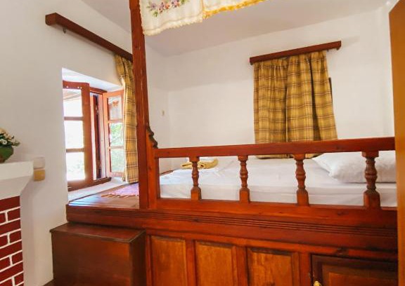 Menetai Villa | Traditional Karpathian Francis House