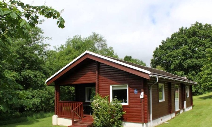 Rashfield Cabin | Traditional Log Cabin At Puck's Glen In The Argyll Forest Park