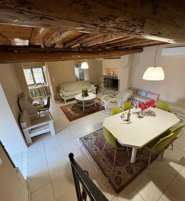Valira House | Traditional maisonette just 15' from Kalamata