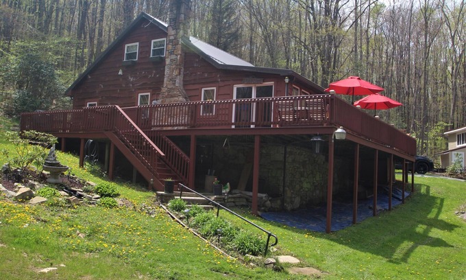 Jefferson Township Cabin | Traditional Mountain Cabin minutes from Kooser Lake and Hidden Valley Resort
