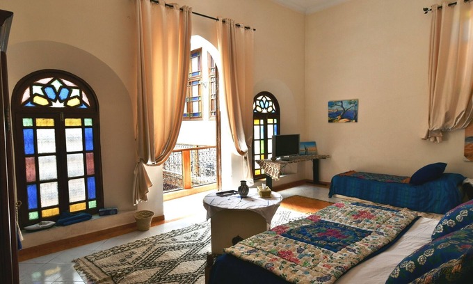 Meknes Medina Bed & Breakfast | Traditional riad with modern comfort 6/8 per in the heart of the medina.