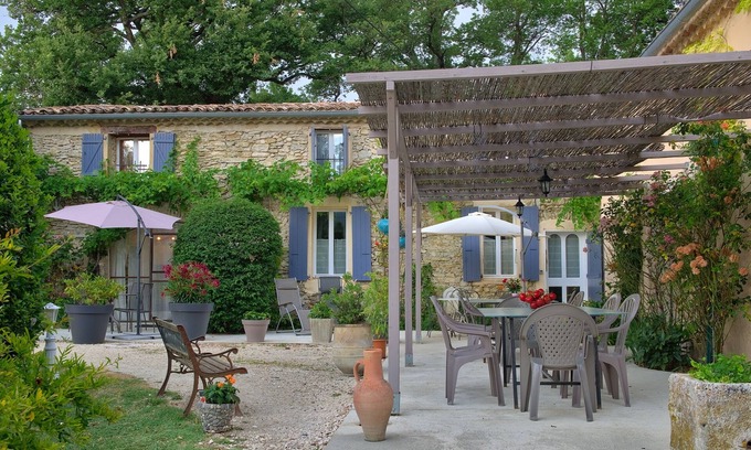 Pont-de-Barret Apartment | Traditional stonebuilt ProvencaleMas, gite apartment. Large swimming pool M