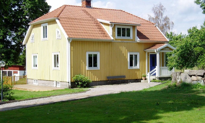 Ingelstad Villa | Traditional Swedish wooden house by Lake Torsjön