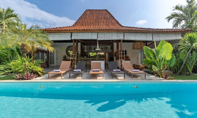 Drupadi Villa | Traditionally Designed Seminyak Villa with Garden
