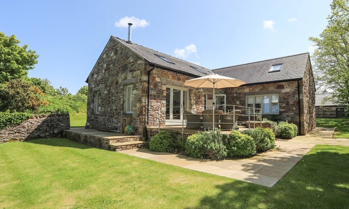 Dulas Cottage | TRAETH ORA, pet friendly, luxury holiday cottage in Moelfre
