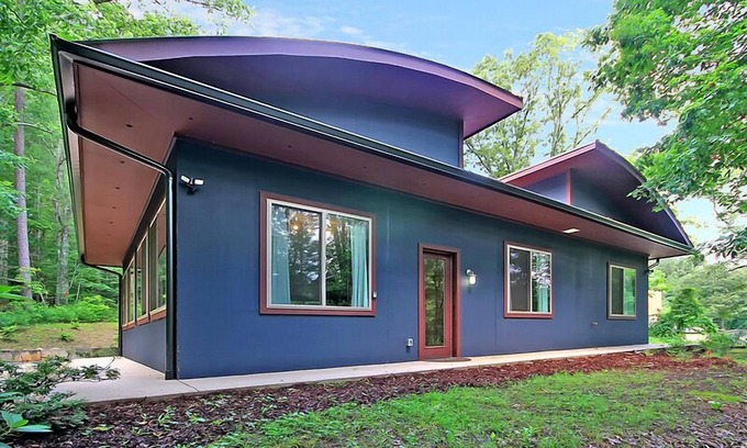 Bent Creek House | Trails End Retreat | Contemporary Asheville Home with Firepit & Hot Tub