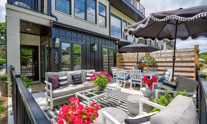 Downtown House | TRAILSIDE AT THE MOMENTARY, Bikers Paradise on Trail, Voted TOP 10 Luxury,