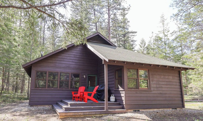 Mazama Cabin | Trailside Retreat 2 bedroom cabin at Wilson Ranch