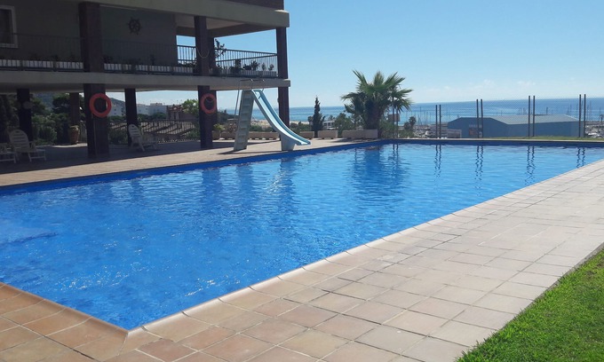 Sant Andreu de Llavaneres Apartment | Tranquility with pool by the sea