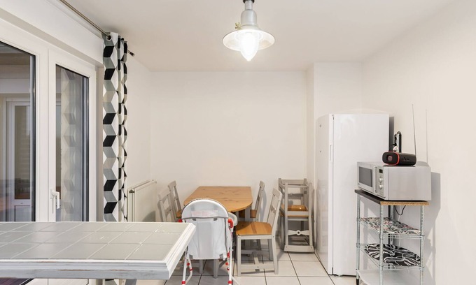 Englesqueville-la-Percee House | Tranquil Holiday Home in Englesqueville-la-Percee with Garden