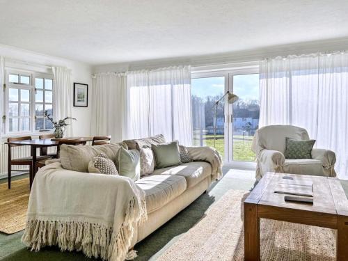 Piltdown House | Tranquil 2-Bed Nature Cottage with Free Parking