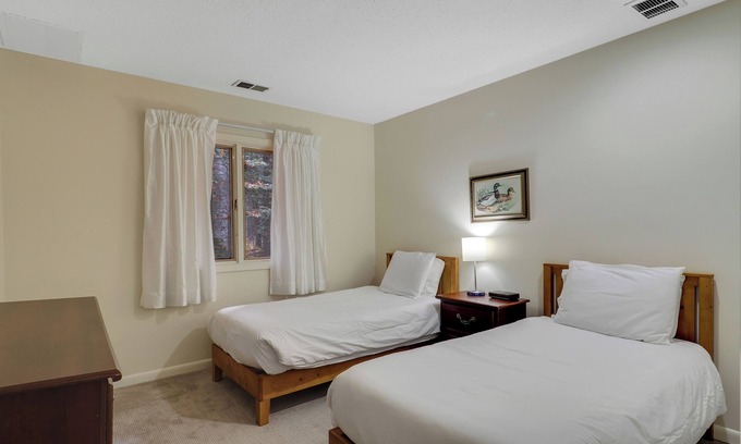 Harbor Springs Condo | Tranquil 2-bedroom condo in Harbor Springs Michigan with WiFi, AC