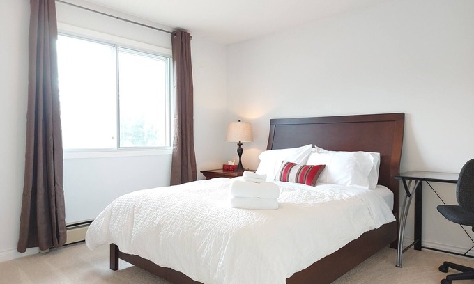 Southeast Kelowna House | Tranquil 2-Bedroom Retreat on Serene Acreage