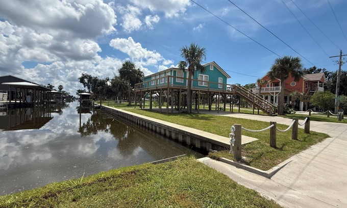 Horseshoe Beach House | Tranquil 3-bedroom house on Canal in Horseshoe Beach.