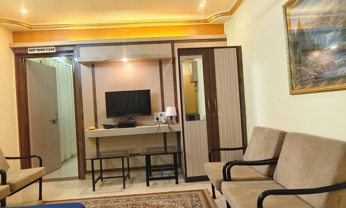 Gauravaddo Apartment | Tranquil 3-bedroom apartment in Calangute with WiFi, AC car parking fully fanish