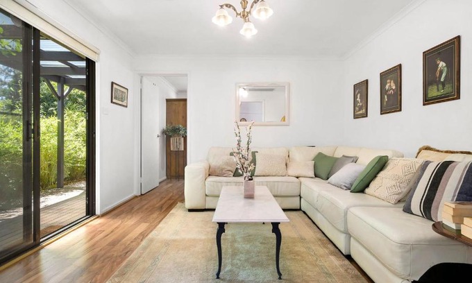 Narrabundah House | Tranquil 3 Bedroom Retreat
