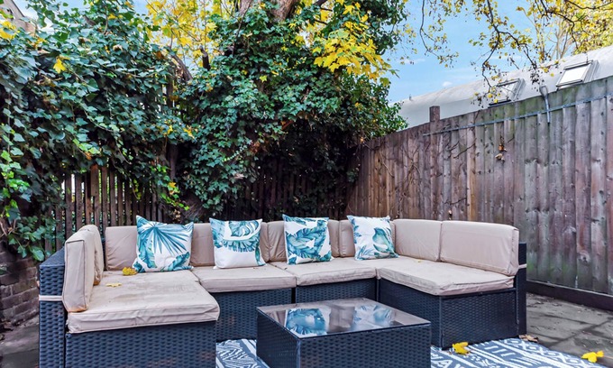 Canonbury House | Tranquil 3 BR Escape: For Families or Groups