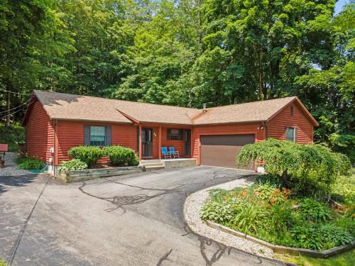 Center Harbor House | Tranquil 3BR Retreat Game Room Deck Beach Pass