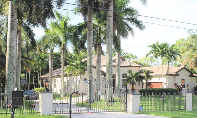 Hunt Club Villa | Tranquil 4-bedroom gated villa in The Acreage with pool and spa