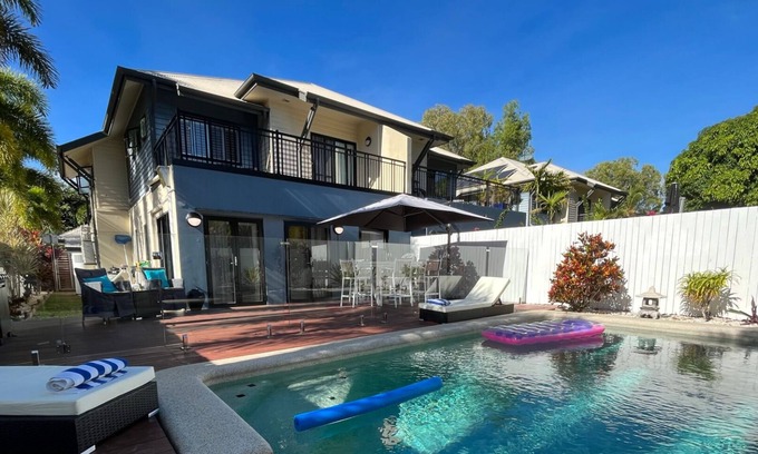 Clifton Beach Villa | Tranquil Bali-Style 4Br Lux Beachside Townhouse