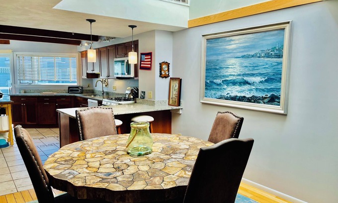 Gloucester Condo | Tranquil Beachfront 2-bedroom townhome in charming Gloucester with AC, WiFi