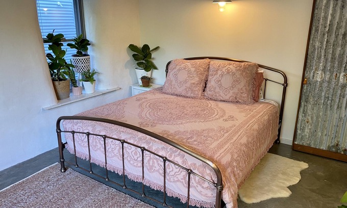 Dunsborough House | Tranquil & beautifully decorated new 1BR cottage central to Dunsborough