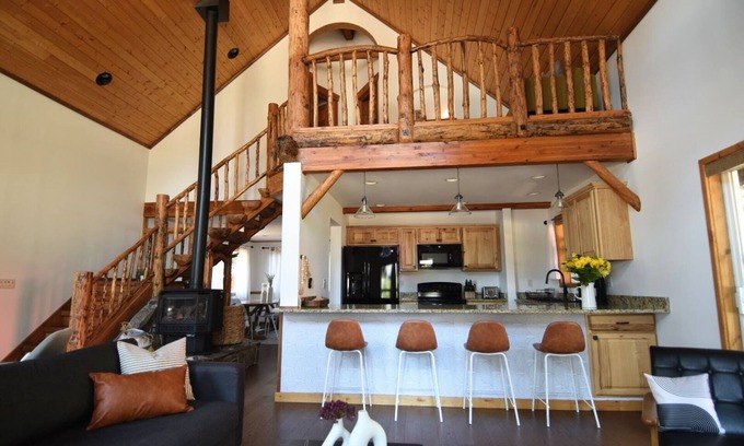 Cle Elum Cabin | Tranquil Cabin nr Cle Elum Lake, GameRoom, Firepit, Fenced- Perfect Summer Break