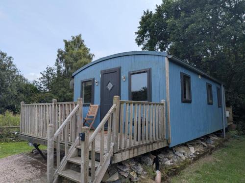 Llanfair Caereinion House | Tranquil Cabin Retreat- Sleeps 2 Parking