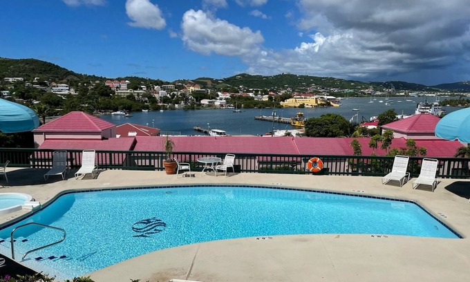 Estate Altona Condo | Tranquil Comfort in Paradise, Location, Location, Location with Views