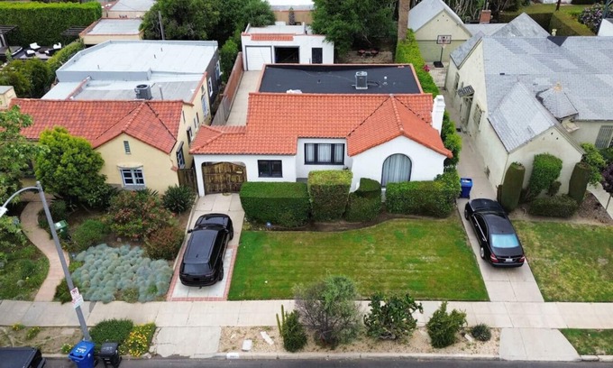 Mid-Wilshire House | Tranquil Comfortable Clean 2BR Home Mid Wilshire
