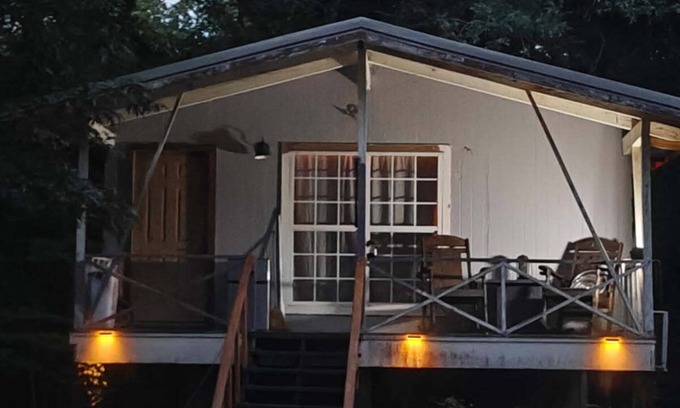 Canton Cottage | Tranquil Cottage 10 mins from Downtown Canton