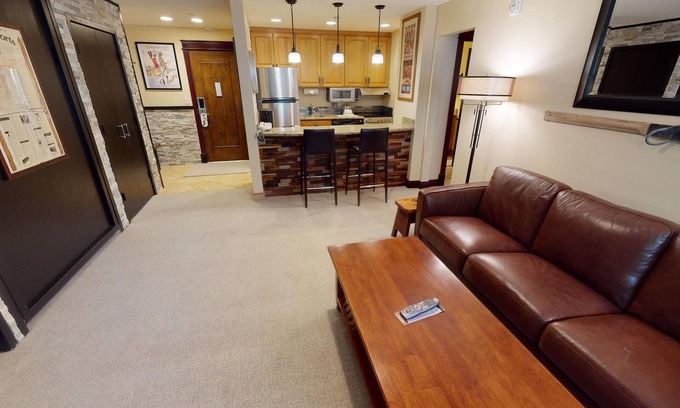 Vail Condo | Tranquil Creekside Retreat - Bfast & Hskping Incl!