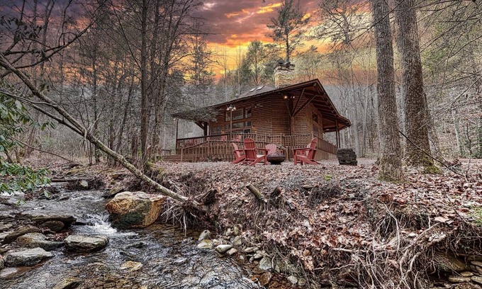 Helen Cabin | Tranquil creekside modern mountain cabin. Hike, fish, tube or just relax!