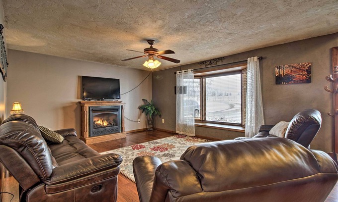 Springfield House | Tranquil Family Home w/Yard, 14 Mi to Springfield