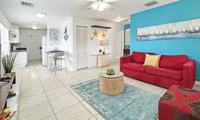 Santa Barbara Estates Apartment | Tranquil Garden Pied a Terre - Walk to Pompano's Public Beach!