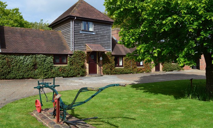 St Leonards-On-Sea Cottage | Tranquil, well-equipped Cottage in historic '1066 Country'.